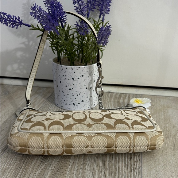 Coach Vintage Tan and Cream Mini Bag - Picture 6 of 8